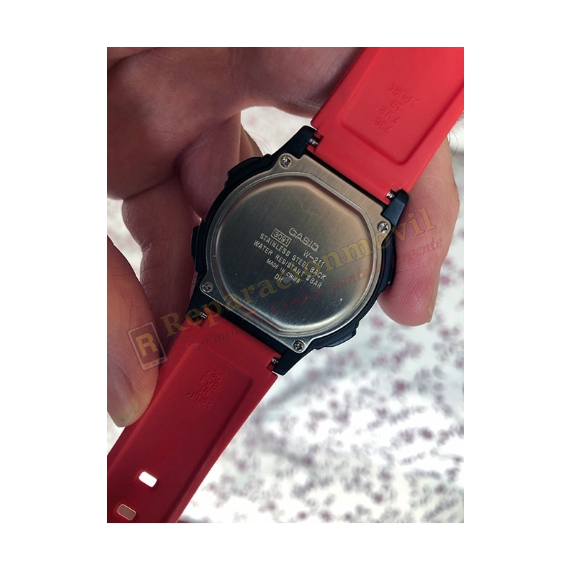 Cambiar Pila De Reloj Con Destornillador Cambiar Pila De Reloj Con Destornillador